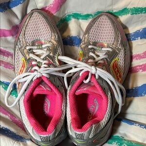 Saucony Grid Tornado 5 Women's Like New Running Shoes Pink,Silver & Green, Sz 10